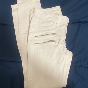 Stylish White Pants with Zipper Accents
